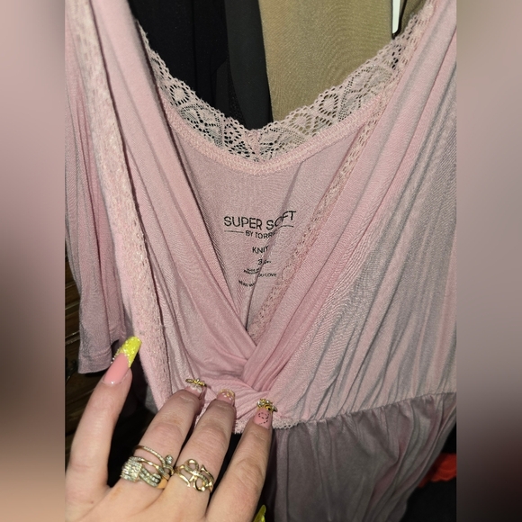 🍂🍁Torrid 3x Babydoll Super Soft Surplice Lace Trim Cold Shoulder Top - Picture 5 of 6